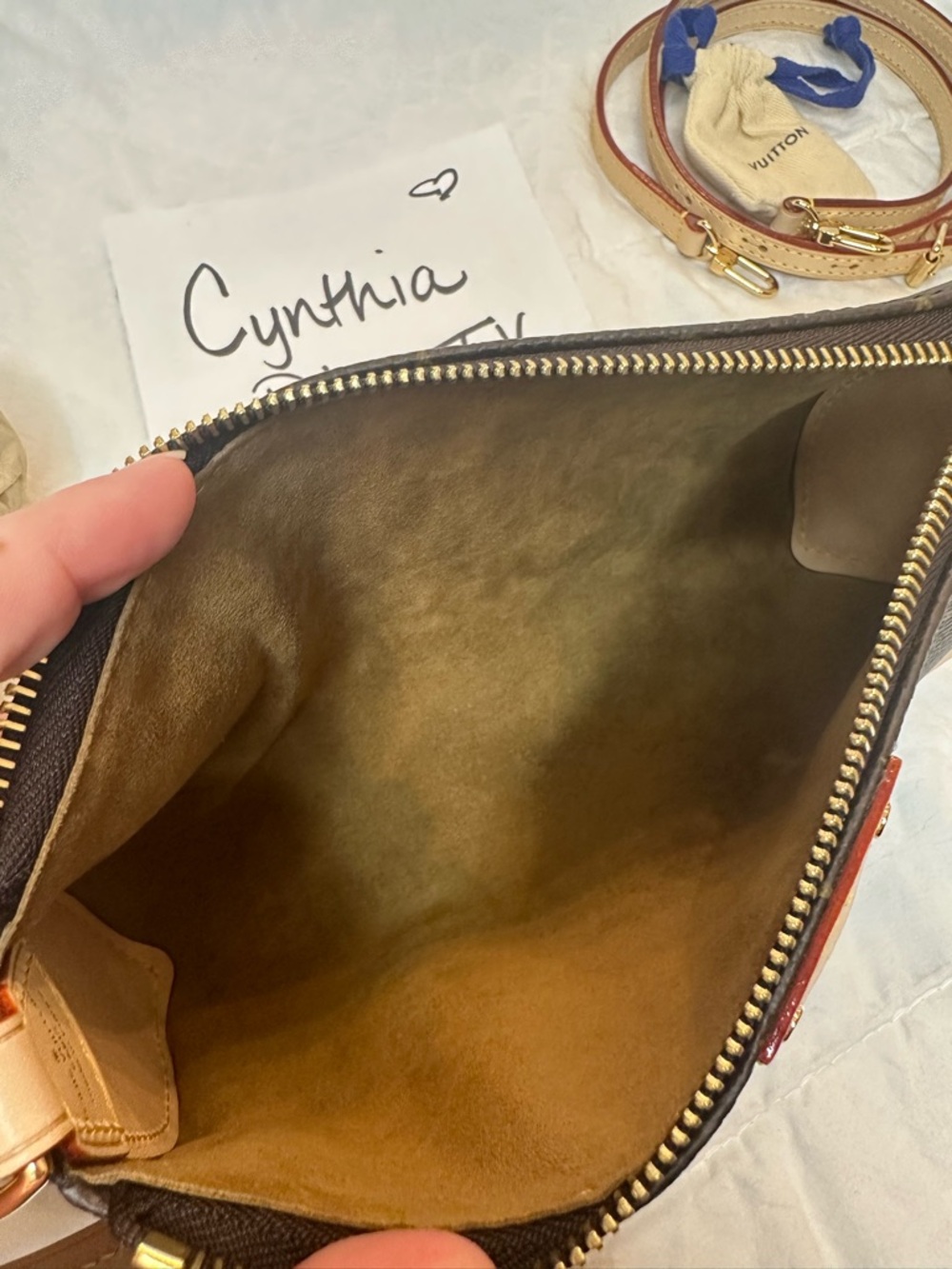 Louis Vuitton Pochette Tirette Crossbody - Picture 9 of 16